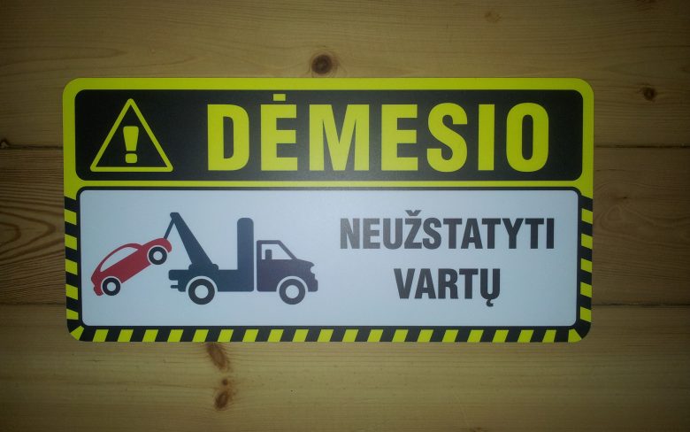 Informacinė lentelė „Dėmesio neužstatyti vartų“, 40x20 cm, aliuminio kompozitas