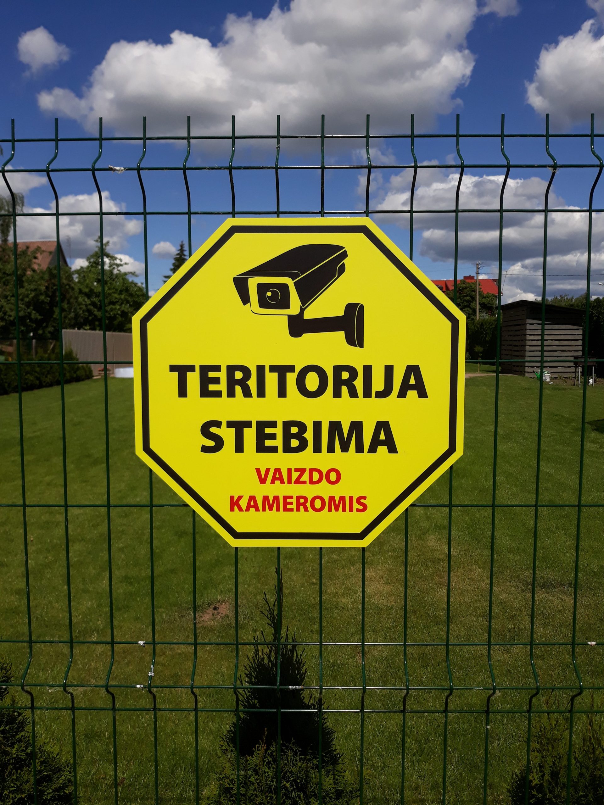 Informacinė lentelė „Teritorija stebima vaizdo kameromis“, 40x20 cm, aliuminio kompozitas