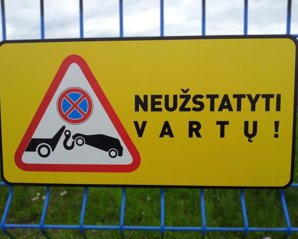 Informacinė lentelė „Neužstatyti vartų“, 40x20 cm, aliuminio kompozitas