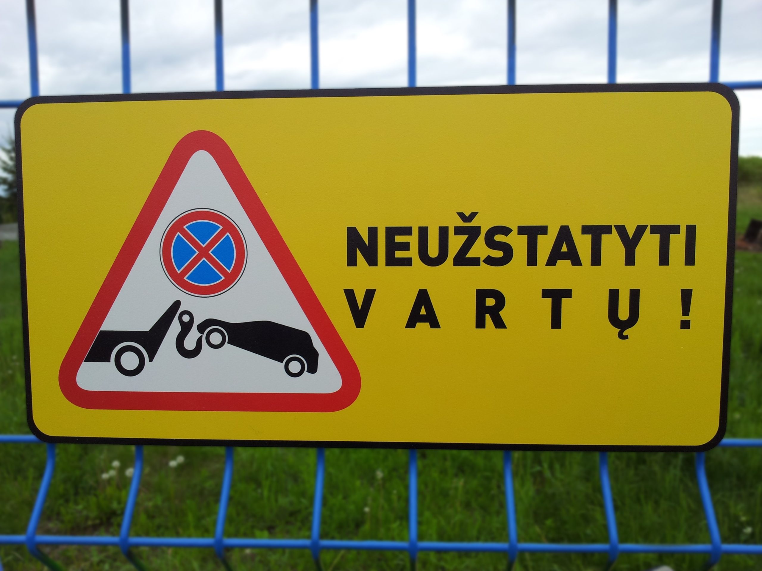 Informacinė lentelė „Neužstatyti vartų“, 40x20 cm, aliuminio kompozitas